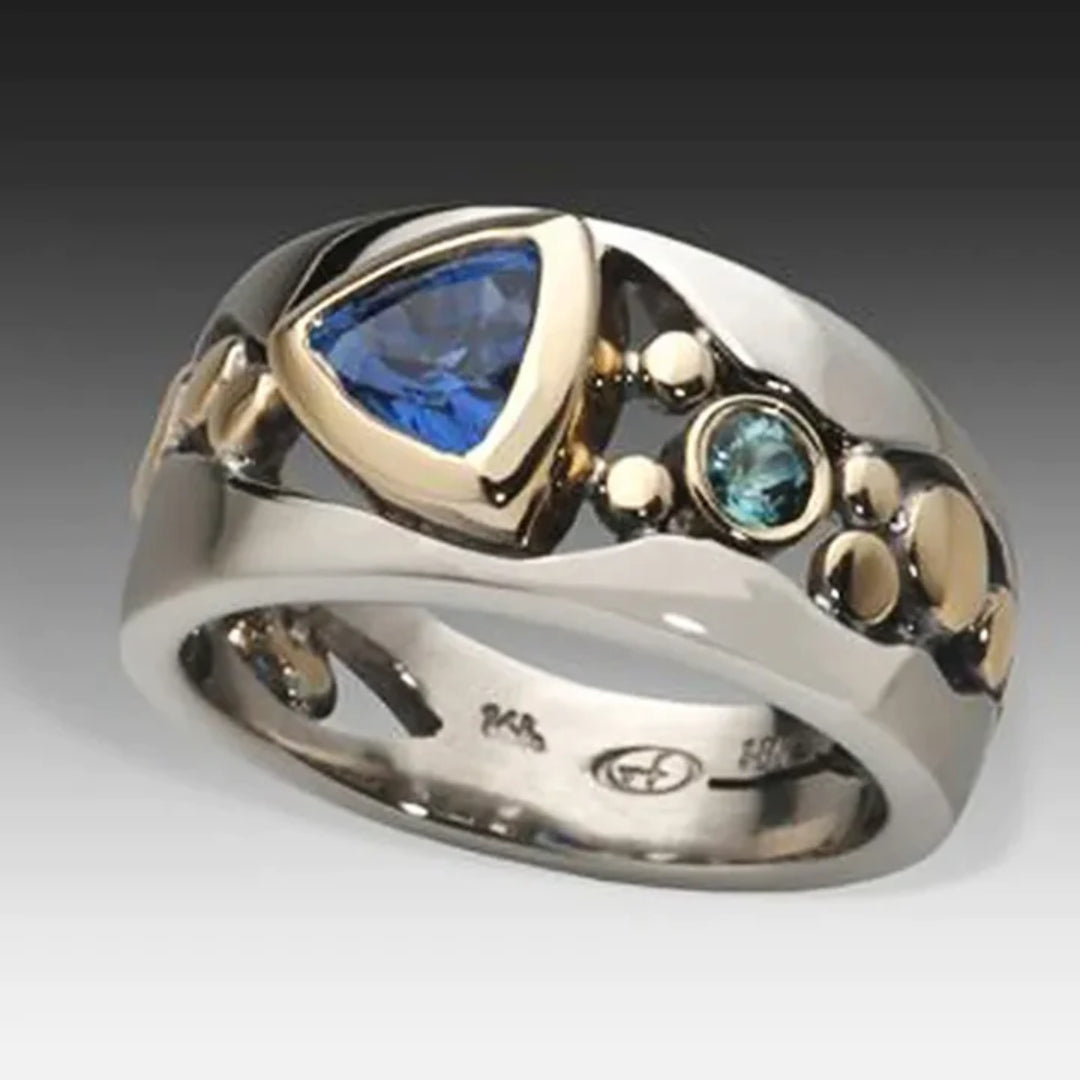 Bague Vintage Ornée d’un Cristal Bleu