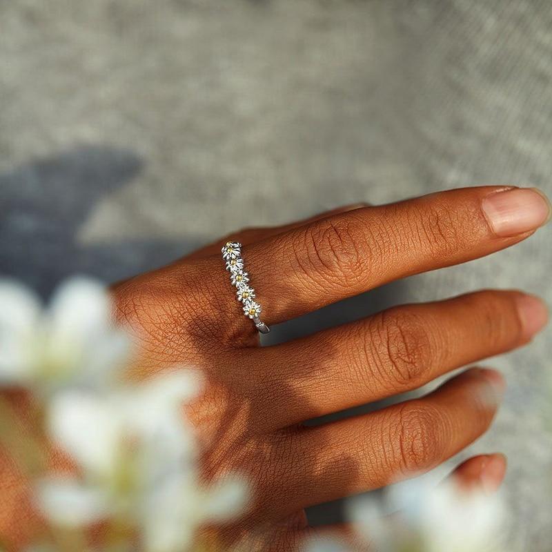 Bague Ajustable en Argent avec Marguerite en Émail Peint à la Main
