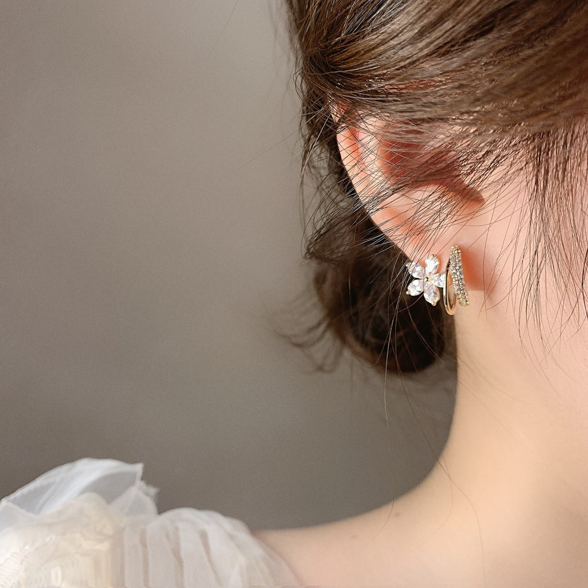 Boucles d’Oreilles Fleur en Or Ornées de Zircons