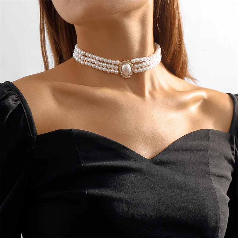 Collier Élégant Orné de Perles